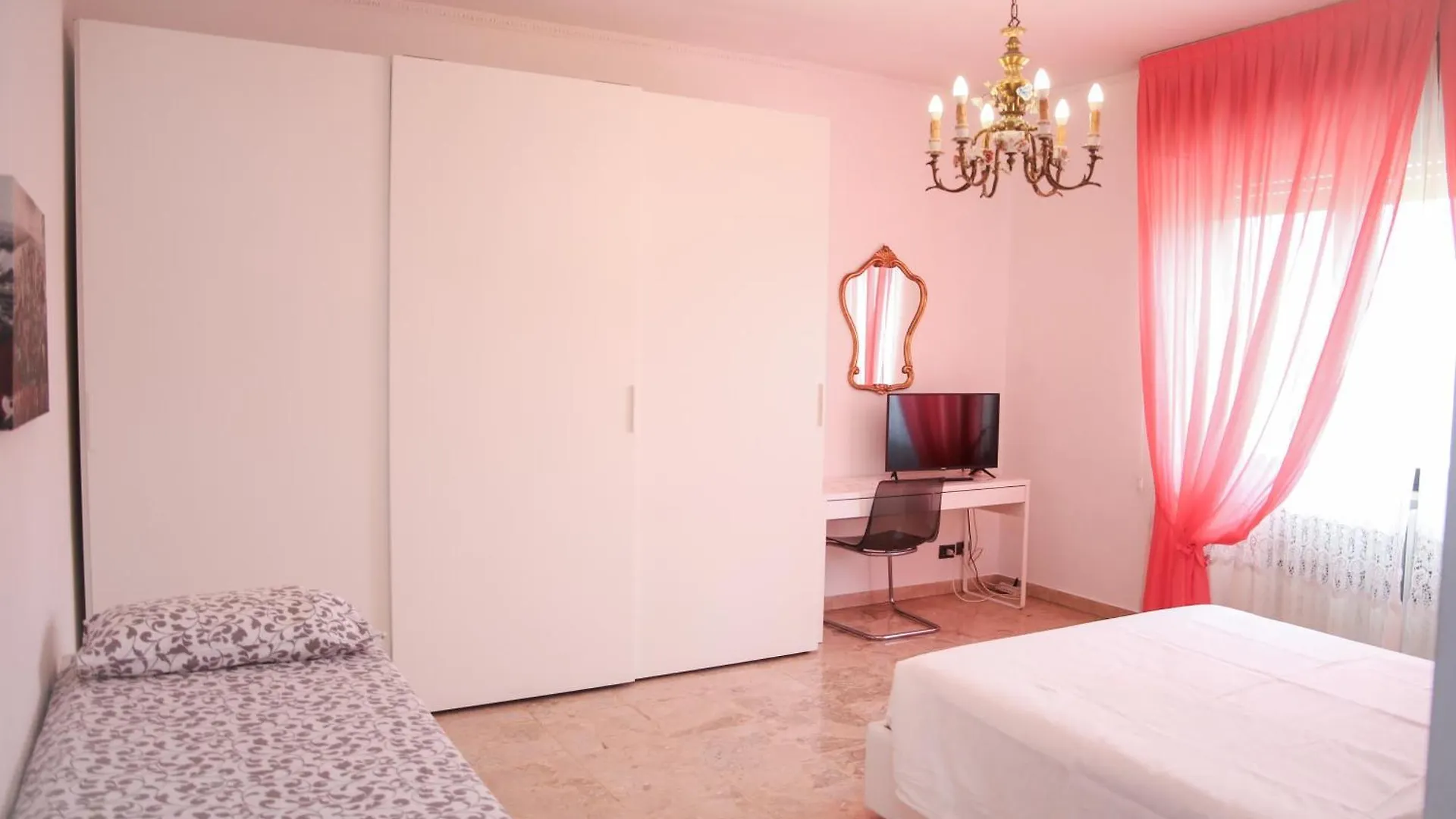 Homestay Villa Fiorita Mediglia Italy
