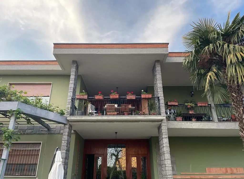 Homestay Villa Fiorita Mediglia Italy